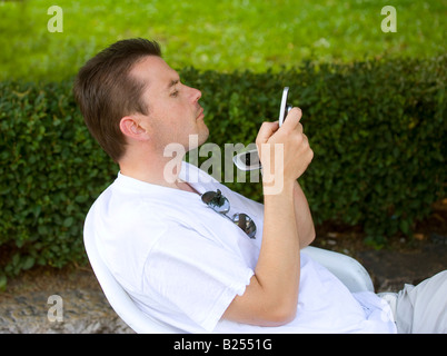 Mann, SMS Stockfoto