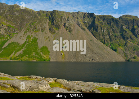 Geröllhalden an Wastwater, Englands tiefsten See, Lake District National Park, West Cumbria, England UK Stockfoto