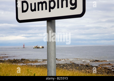 Geerdete Wrack der Banff Fischereifahrzeug Boot BF 380 aground auf Felsen am Cairnbulg Punkt Fraserburgh, North East Scotland gestrandet. Stockfoto