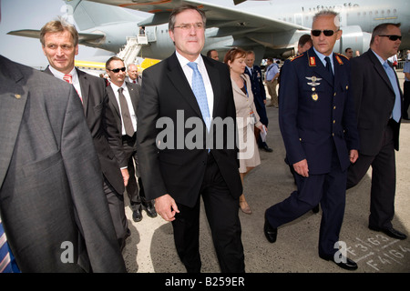 Deutschen Bundesrepublik Verteidigung Minister Dr. Franz Josef Jung am Flughafen Schönefeld ILA 2008 in Berlin Stockfoto