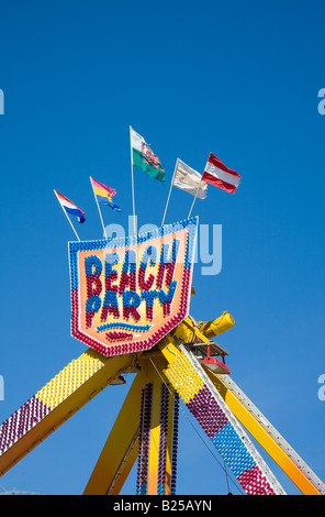 Beach Party Reiten am Strand-Vergnügungspark Coney Kirmes in Porthcawl South Wales Stockfoto