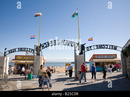 Der Eingang zum Vergnügungspark Coney Strand Kirmes in Porthcawl South Wales Stockfoto