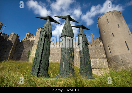 Die Wächter, Skulpturen von "Philip Jackson" vor Arundel Castle in Sussex. Stockfoto