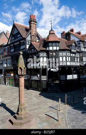 Altbauten auf das Kreuz in der Eastgate Street in Chester Cheshire England 2008 Stockfoto