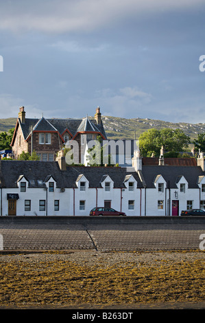 Die weißen fronted Häuser am Meer von Ullapool Stockfoto