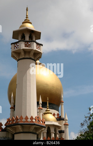 Der Turm und das Minarett der Moschee Sultan in Singapur. Stockfoto