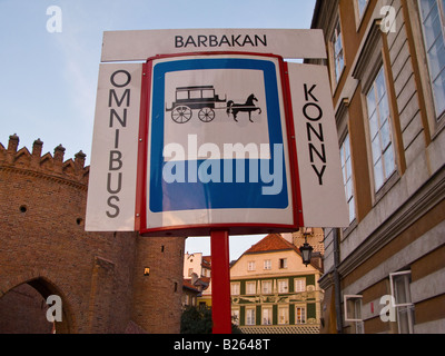 Touristischen Pferdekutsche stoppen Barbakan Warschau Polen Stockfoto