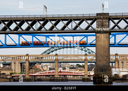 Brücken von Newcastle nach Tyne Fluss in England, UK Stockfoto