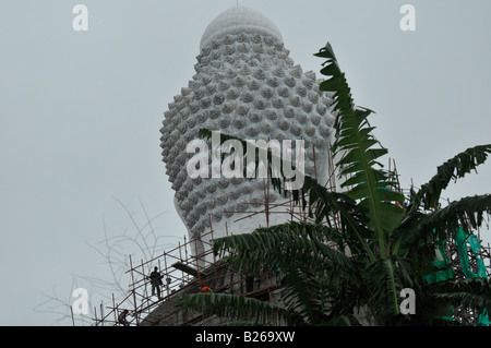 Phuket großen Buddha im Bau (Phra Puttamingmongkol Akenakkiri Buddha), Nakkerd Hügeln zwischen Chalong und Kata, Phuket Stockfoto