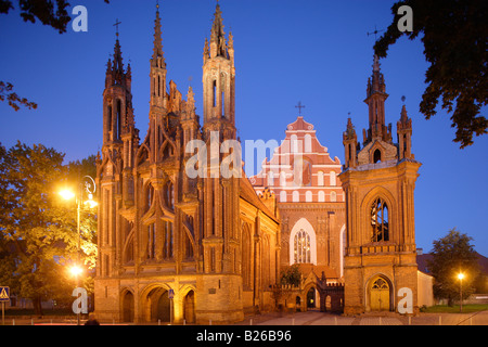 St.-Annen Kirche und die Kirche des Klosters Bernhardiner sind auch bekannt als The Gothic Ensemble, Litauen, Vilnius Stockfoto