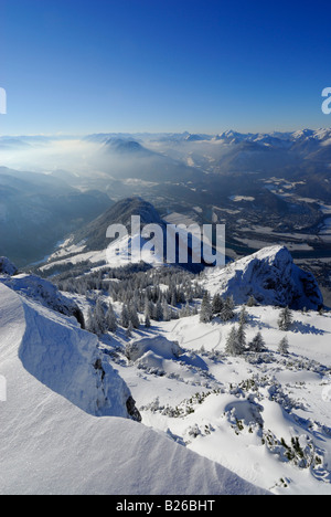 Nebelbank im Tal des Flusses Inn, Pendling und Bayerischen Voralpen mit Wendelstein im Hintergrund, Peterskoepfl, Zahmer Kaiser Stockfoto