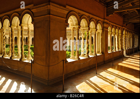 Kreuzgang im Inneren der Basilika di San Paolo, Basilika Saint Paul, Rom, Italien Stockfoto