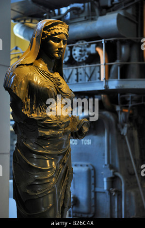 Antike Skulptur im ehemaligen Kraftwerk, Centrale Montemartini, Kapitolinische Museen, Rom, Italien Stockfoto