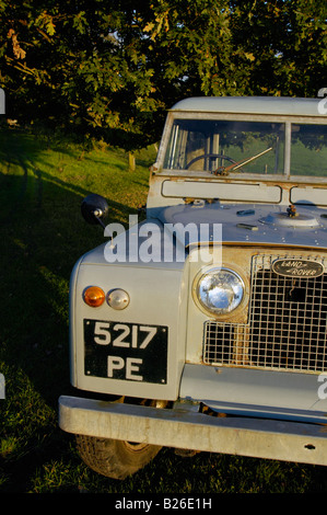 Historischen 1963 Landrover Serie 2a Truckcab sehr originell und voll funktionsfähig auf einer Farm in Dunsfold, UK 2004. Stockfoto