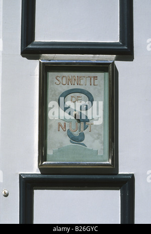 Nacht Glocke Sonnette de Nuit gemalte Zeichen über Apotheke, Nord Frankreich Stockfoto