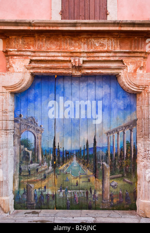 bunte Tür Roussillon Provence Frankreich Stockfoto