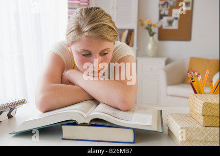 Teenager Mädchen Hausaufgaben Stockfoto