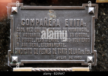 Gedenktafel am Grab von Eva Peron, Friedhof von Recoleta, Buenos Aires, Argentinien Stockfoto