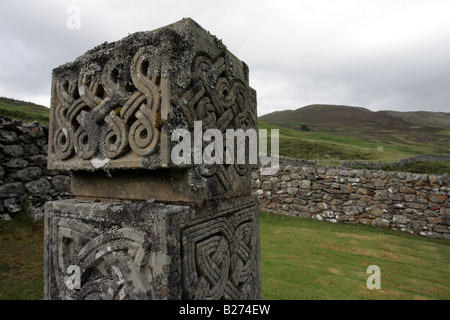 Geschnitzte Gedenkstein auf dem Friedhof von Croick Kirche in der Nähe von Ardgay, Sutherland, Schottland, Vereinigtes Königreich, Stockfoto