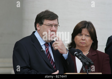 Taoiseach Brian Cowen, TD, Führer der Partei Fianna Fáil. Der irische Premierminister an Regierungsgebäuden, Dublin. Irland. Stockfoto