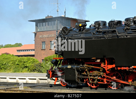 Dampflok in Wernigerode, die darauf warten, auf Mount Brocken, Harz, Deutschland zu verlassen. Stockfoto