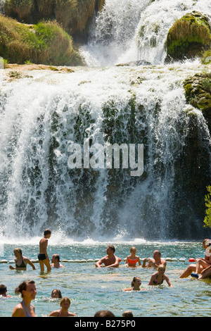Krka Wasserfällen, Skradinski Buk, untere Wasserfälle, Kroatien, Europa, Baden ist erlaubt im Sperrgebiet Stockfoto