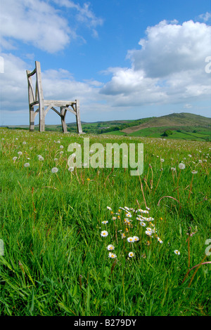 Der Riesen-Stuhl mit Blick auf Widecombe-Tal am Natsworthy auf Dartmoor National Park Kunst im öffentlichen Raum Stockfoto