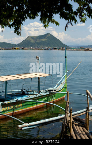 Taal See und Blick auf den Vulkan-Insel in der Nähe von Tagaytay City in der Provinz Cavite, Luzon, Philippinen. Stockfoto