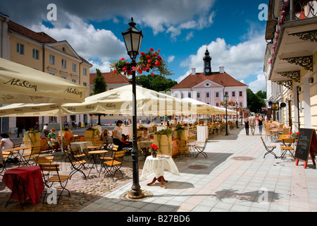 Estland: Tartu Rathausplatz: Outdoor Restaurant Stockfoto