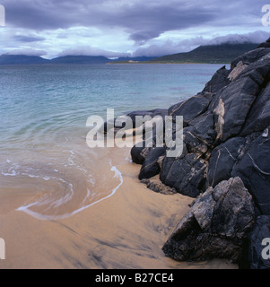 Wellen Sie Plätschern den Strand von Horgabost auf der Isle of Harris, Western Isles, Schottland Stockfoto