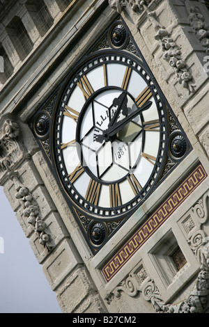 Stadt von Brighton und Hove, England. Der Queens Road Clock Tower entstand im Jahre 1888, Königin Victorias goldenes Jubiläum zu feiern. Stockfoto