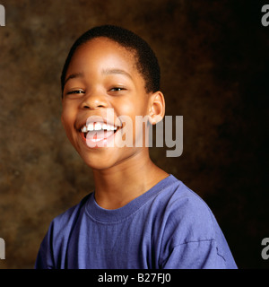Porträt des schwarzen Jungen Platz Stockfoto
