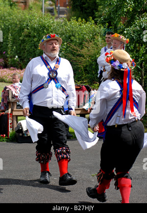 Morris tanzen am Hügel nahe Gärten, Warwick, Warwickshire, England, UK Stockfoto