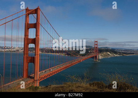 Die Golden Gate Bridge, gesehen von Golden Gate National Recreation Area, San Francisco, Kalifornien, USA. Stockfoto