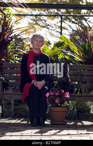 Kinder-Autor und Illustrator Lynley Dodd zu Hause in Tauranga, Nordinsel, Neuseeland Stockfoto