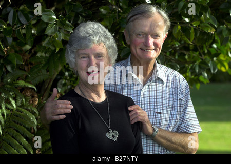 Kinder-Autor und Illustrator Lynley Dodd zu Hause mit Ehemann Tony in Tauranga, Nordinsel, Neuseeland Stockfoto