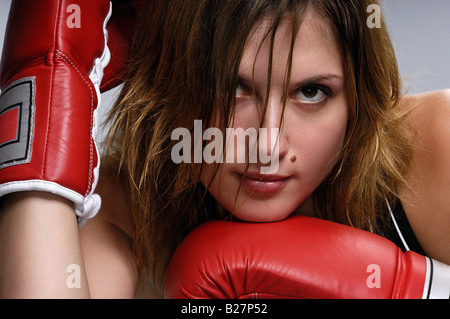 Junge Frau im boxer Stockfoto