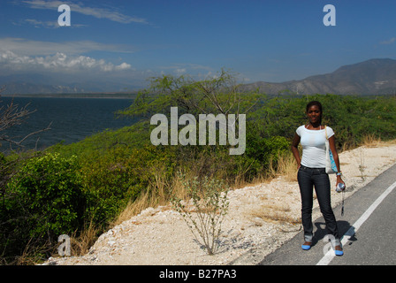 Einheimisches Mädchen und See Enriquillo, Independencia Provinz, Dominikanische Republik Stockfoto