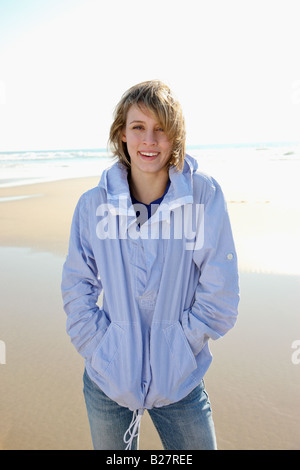 Frau am Strand Stockfoto