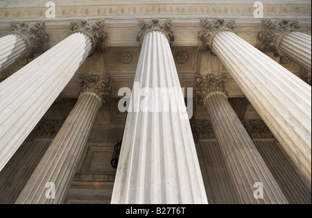 Niedrigen Winkel Blick auf Steinsäulen Stockfoto