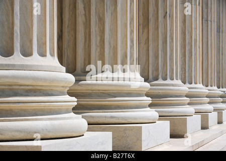 Reihe von Steinsäulen Stockfoto