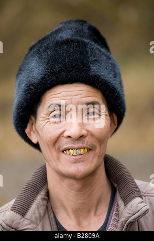 Chinesischer Mann Pelz Hut in Guilin, China Stockfoto