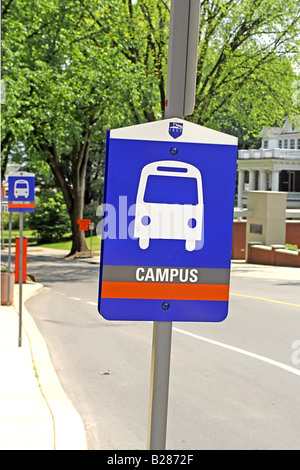 Campus-Bushaltestelle auf dem Gelände der Penn State University Stockfoto