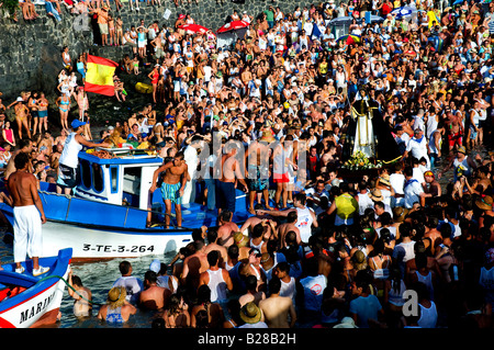 La Embarcacion De La Virgen del Carmen (The Sea-Einstellung der Jungfrau Carmen) in Puerto De La Cruz, Teneriffa, Spanien Stockfoto