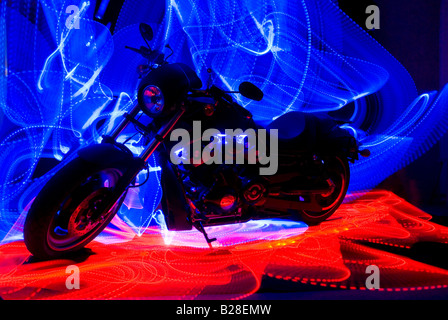 Licht gemalt Harley Davidson V-Rod (siehe auch B2EWMWmatching Bild) Stockfoto