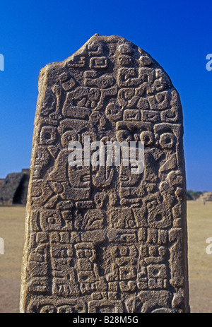 Stele, Monte Alban archäologische Zone, Monte Alban, archäologische Zone, Bundesstaat Oaxaca, Mexiko Stockfoto