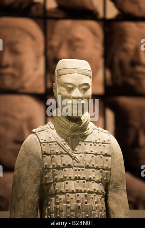 Terrakottakrieger auf dem Display in der Shaanxi Geschichte Museum Xian China Stockfoto