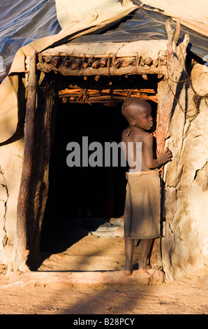 Kind der Himba in Namibia Stockfoto