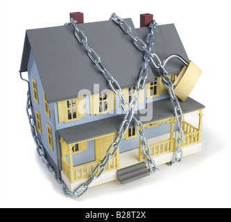 Kette und Schloss rund um Haus Stockfoto