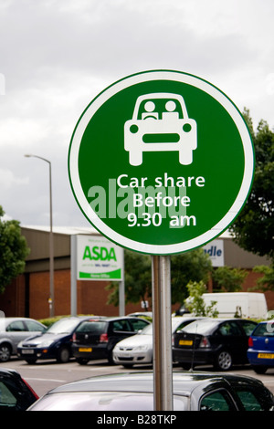 Auto Teile Zeichen in der Asda Wal-Mart-Firmenzentrale in Leeds. Stockfoto